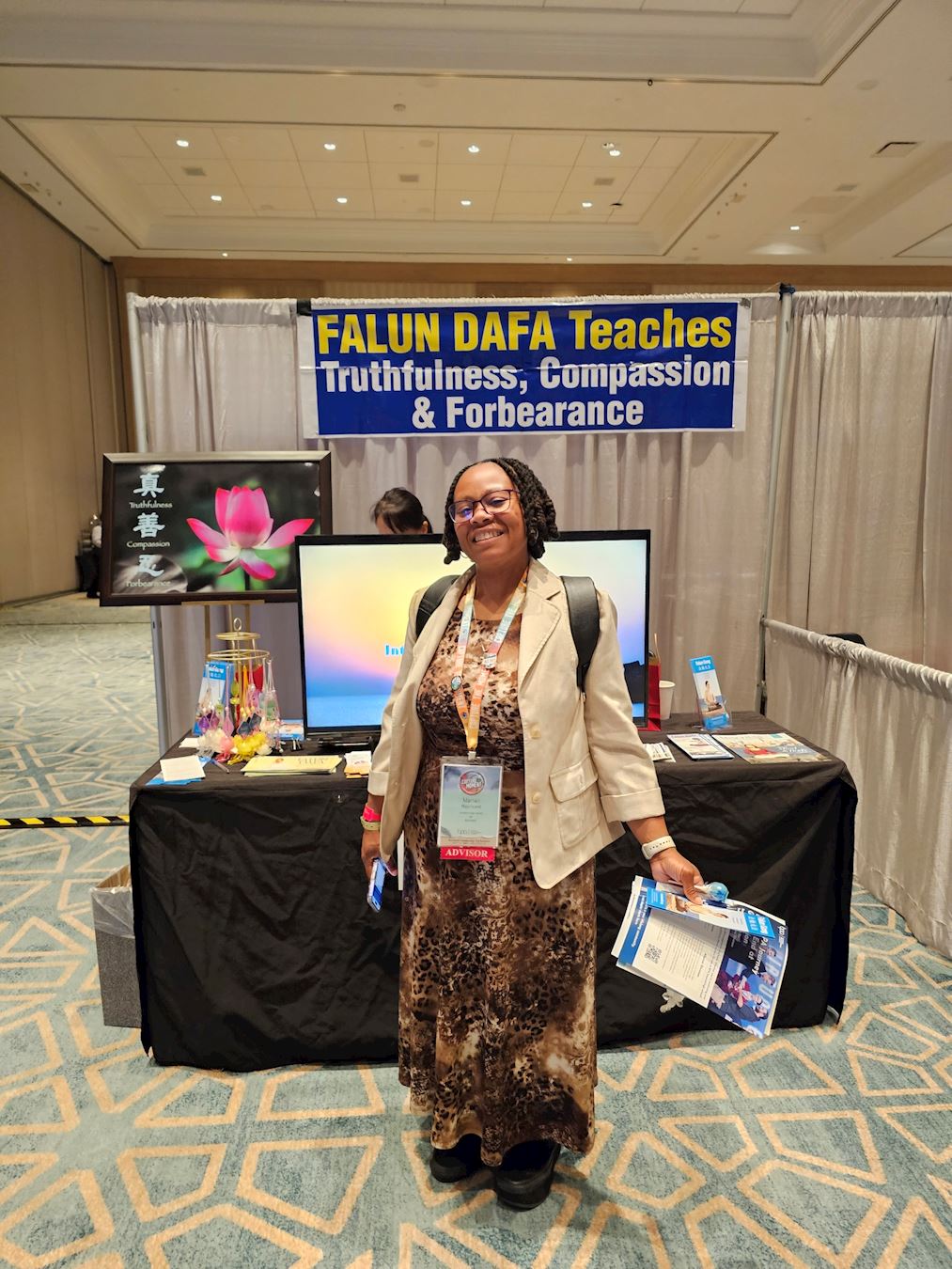 '图8:高中的带队老师玛丽安'