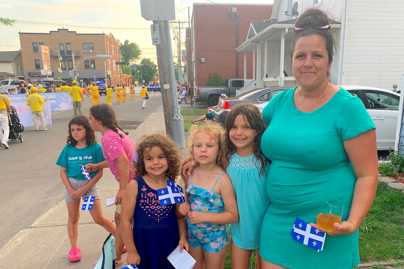 '图9:米莱娜(Mylène)和她的女儿们。'