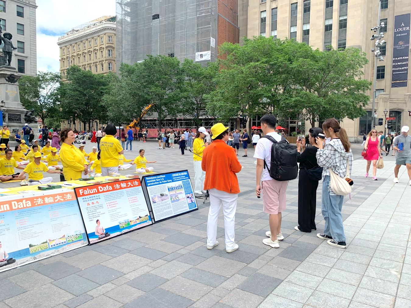 '图1~3:二零二五年六月二十九日,蒙特利尔部份法轮功学员在老城兵器广场举行集会,声援4.4亿人退出中共党团队组织。'