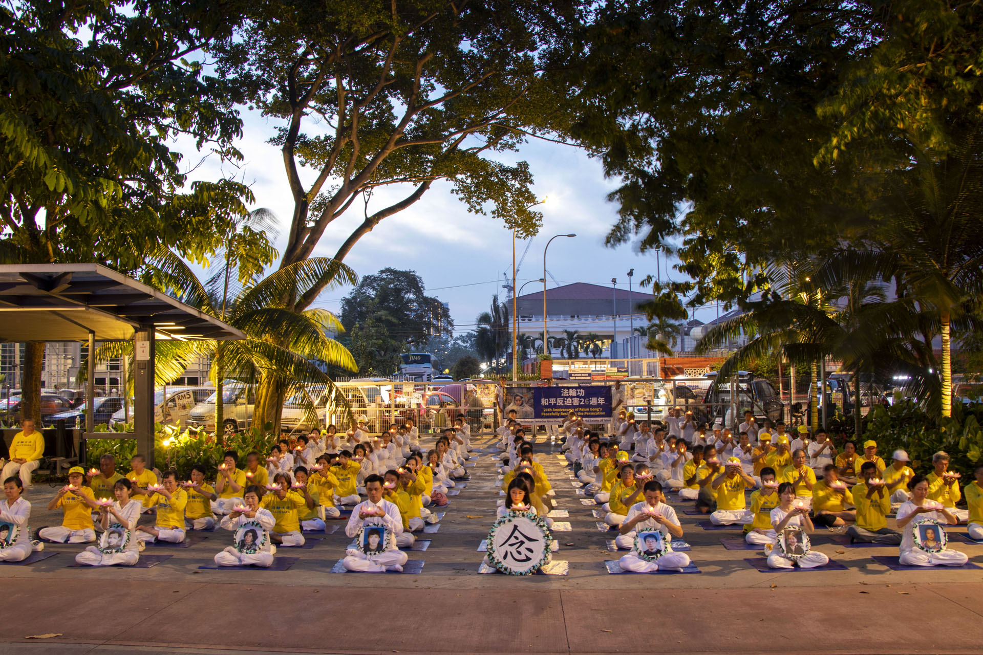 图4:马来西亚法轮功学员在烛光悼念被中共迫害致死的法轮功学员