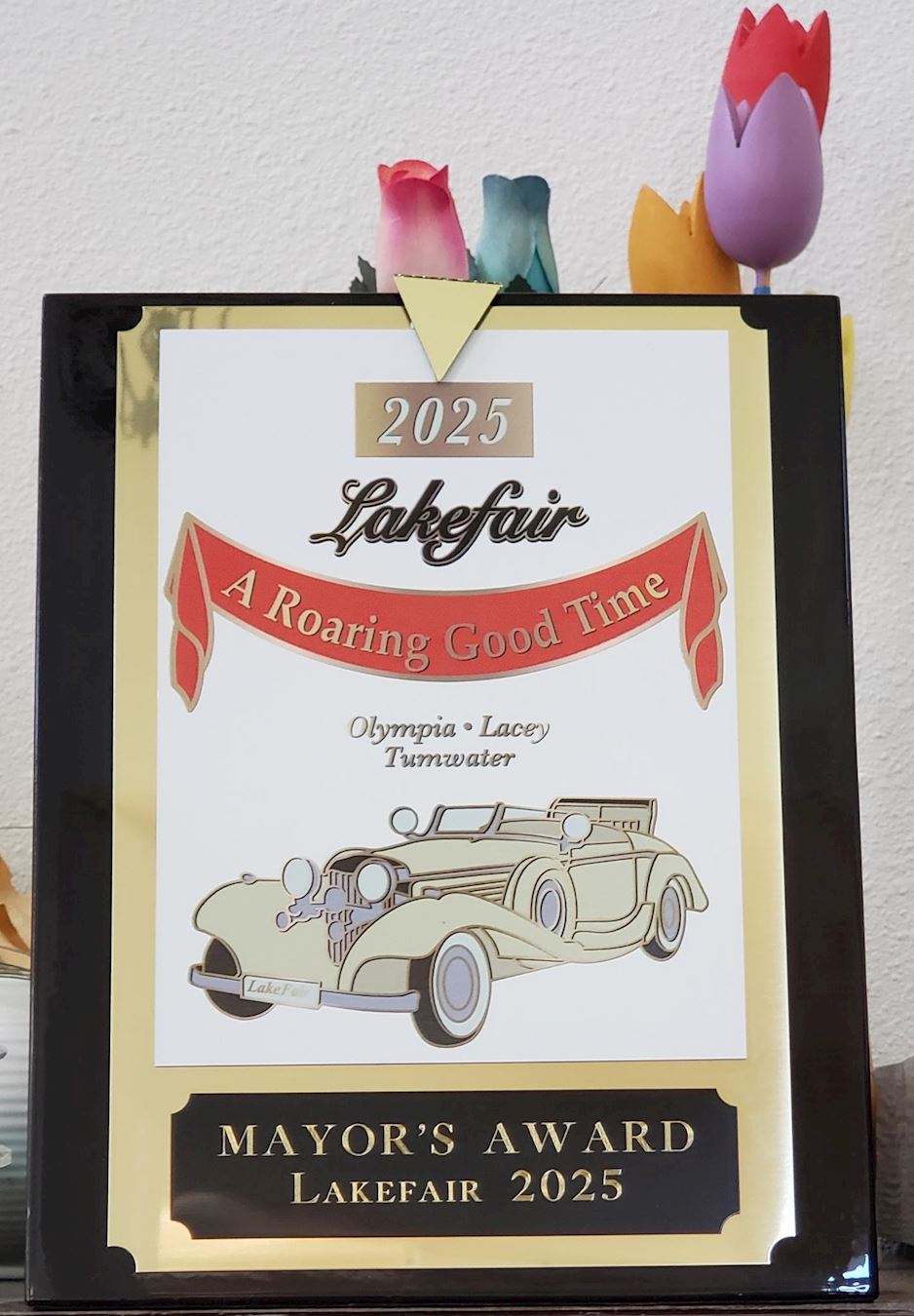 '图1:法轮功游行团体荣获主办方颁发的市长奖(Mayor's Award)奖状'