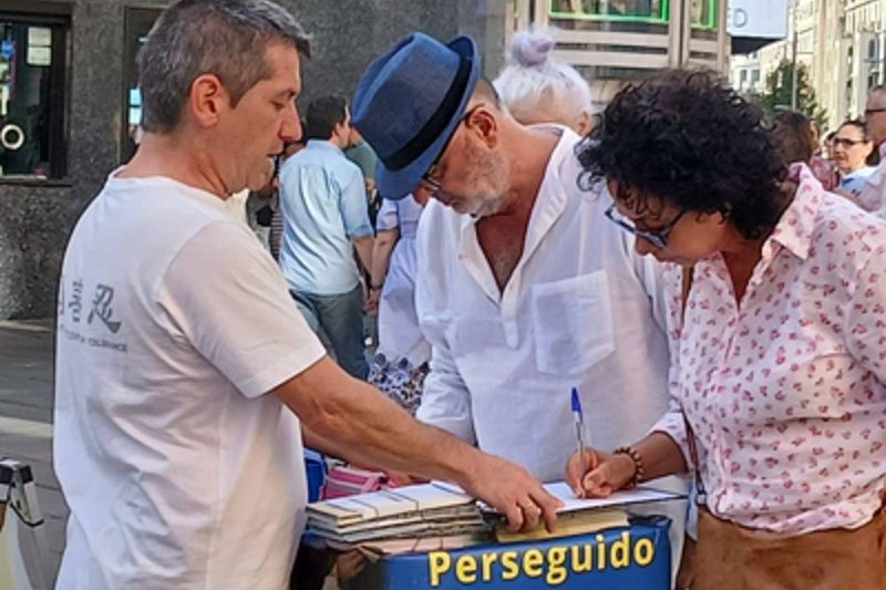 '图5:弗朗西斯科和太太拉斐拉表示,这种令人发指的残暴非人类所为,必须制止!'