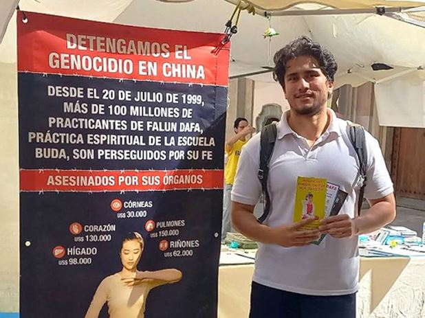 '图7:来自洪都拉斯的学生菲利克斯表示,你们今天在这里发声很重要,让全世界都知道中共的邪恶。'