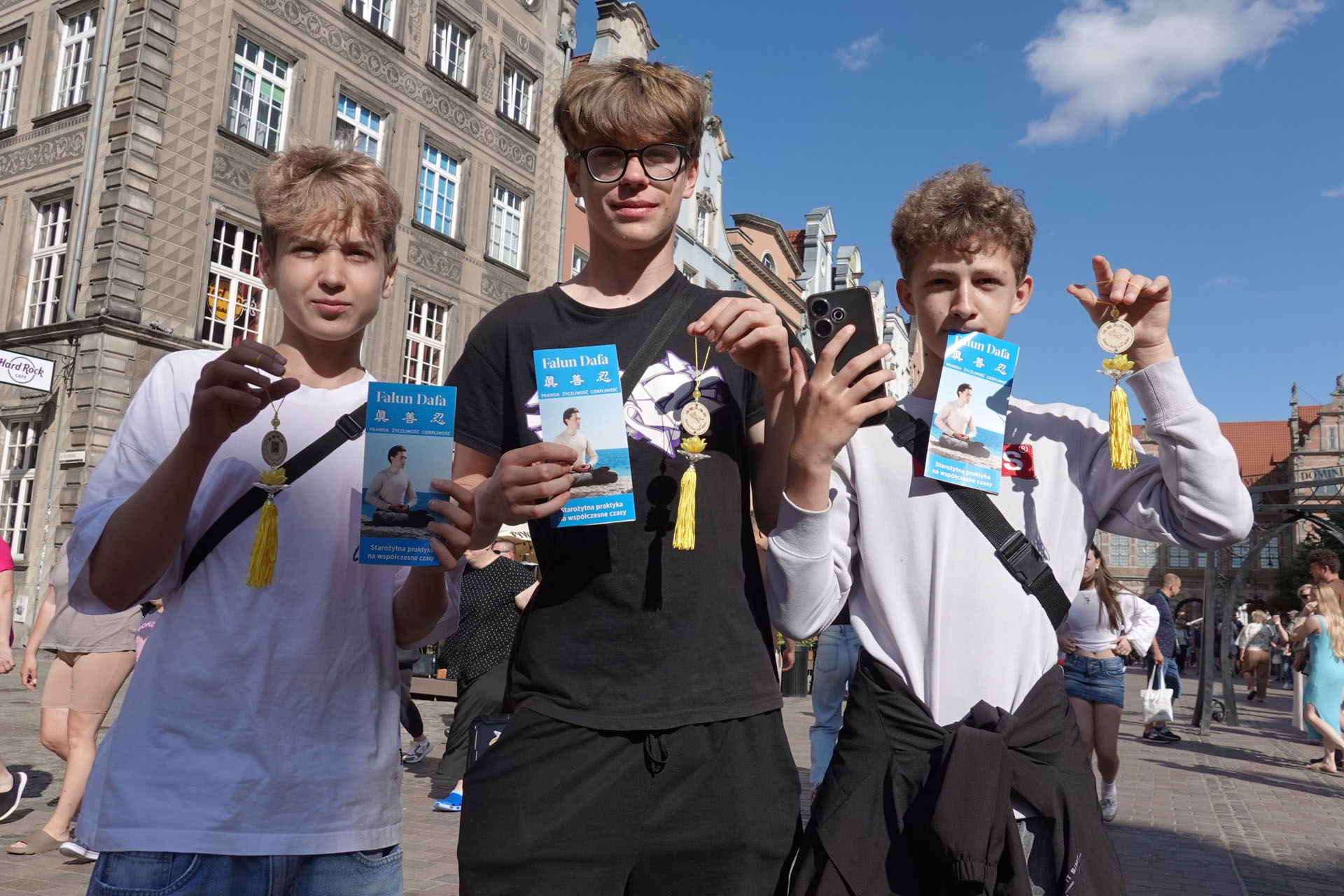 图11:波兰年轻小伙子:我们喜爱法轮功