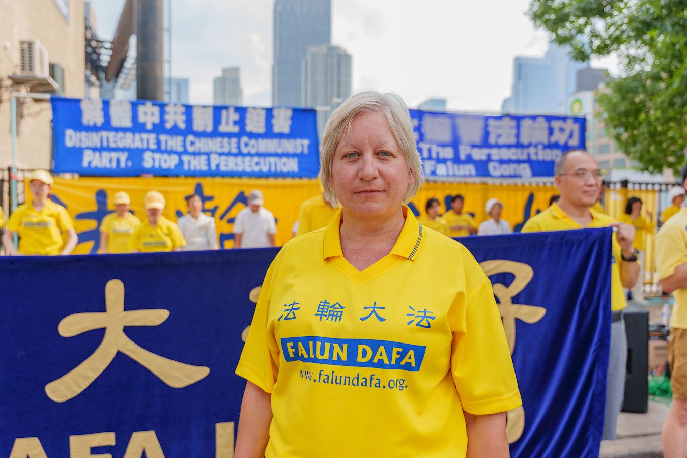 '图7:印第安纳州的法轮功学员劳拉认为提高公众对真相的了解非常重要。'