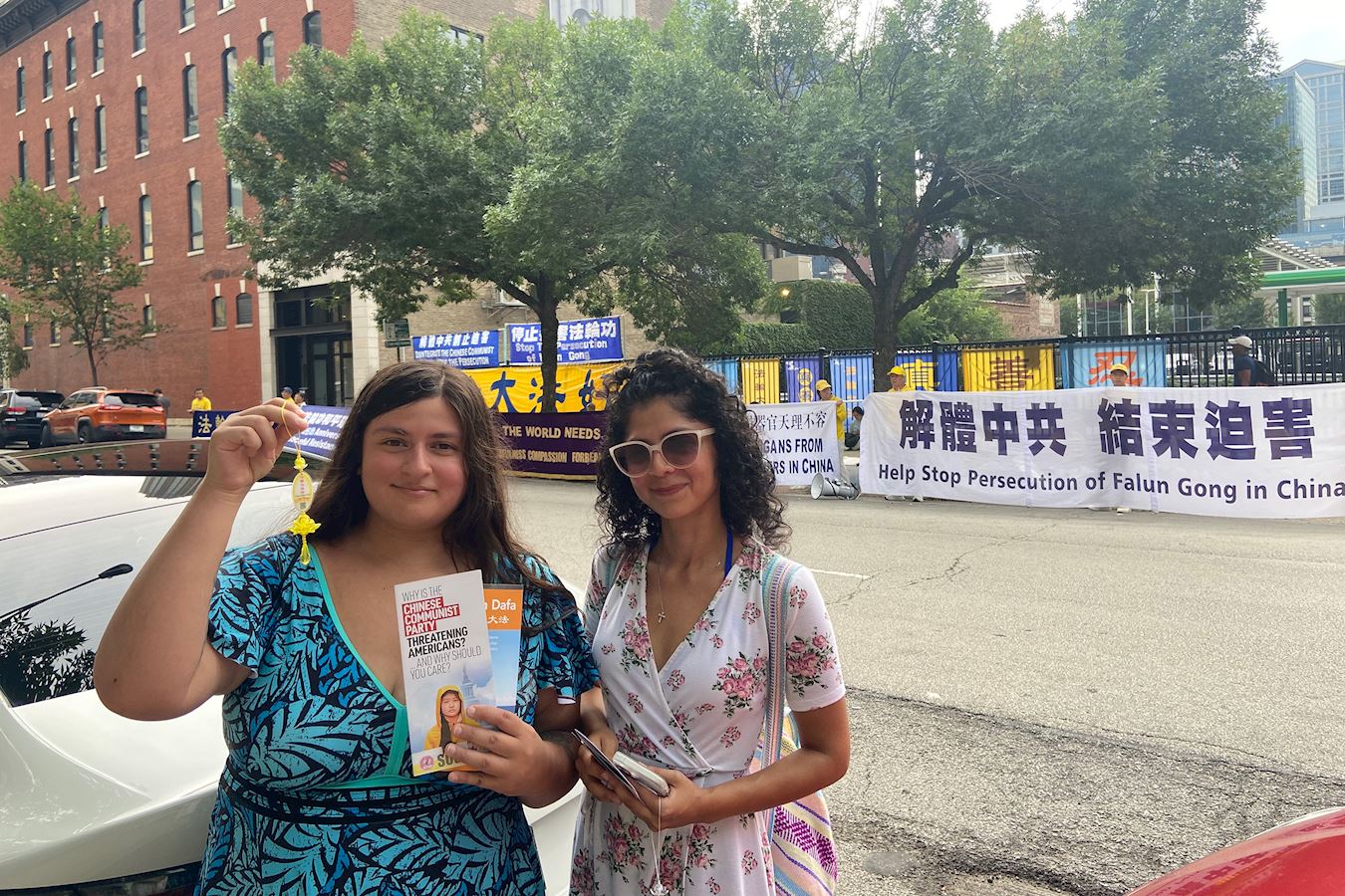 '图12:维维安·桑切斯(左)和西尔维娅·罗德里格斯。'