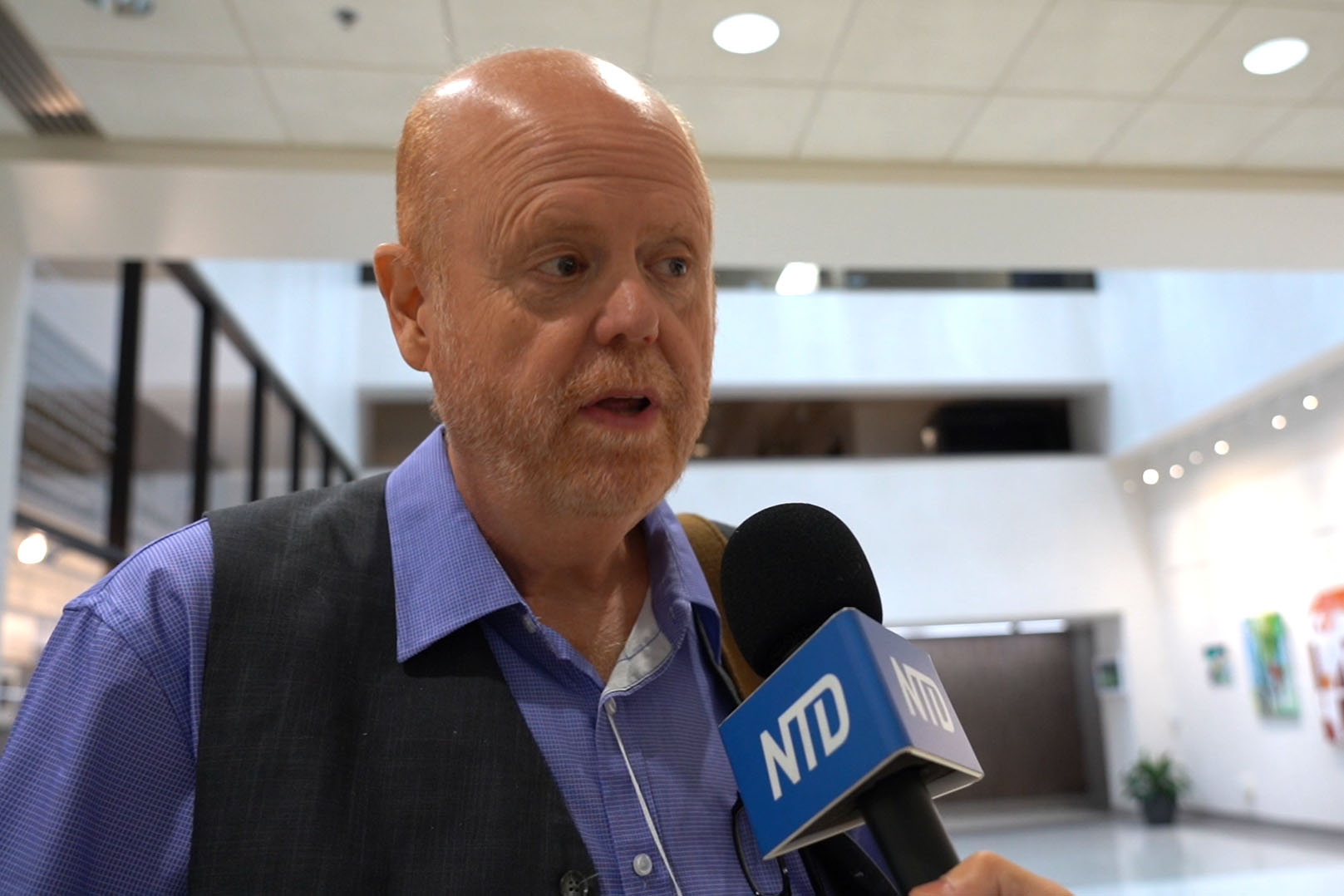 图5:二零二五年八月二十六日,特拉华州纽卡斯县议员大卫·塔克特(David Tackett)出席县议会,会上通过了支持法轮功修炼者信仰自由的R25-151号决议。