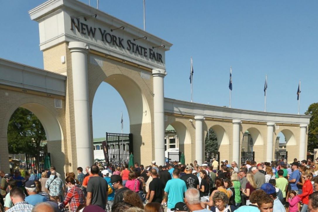 '图1:纽约州大型博览会在雪城举行,上百万人参加这一盛大夏日活动。(图片来源:纽约州State Fair官网)'
