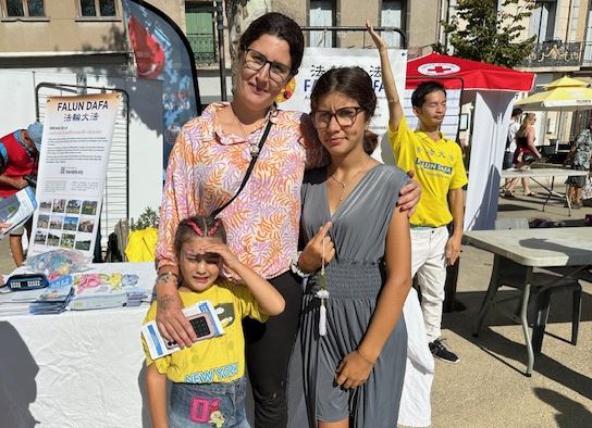 '图2:布兰丁和她的两个女儿想去炼功点学功'