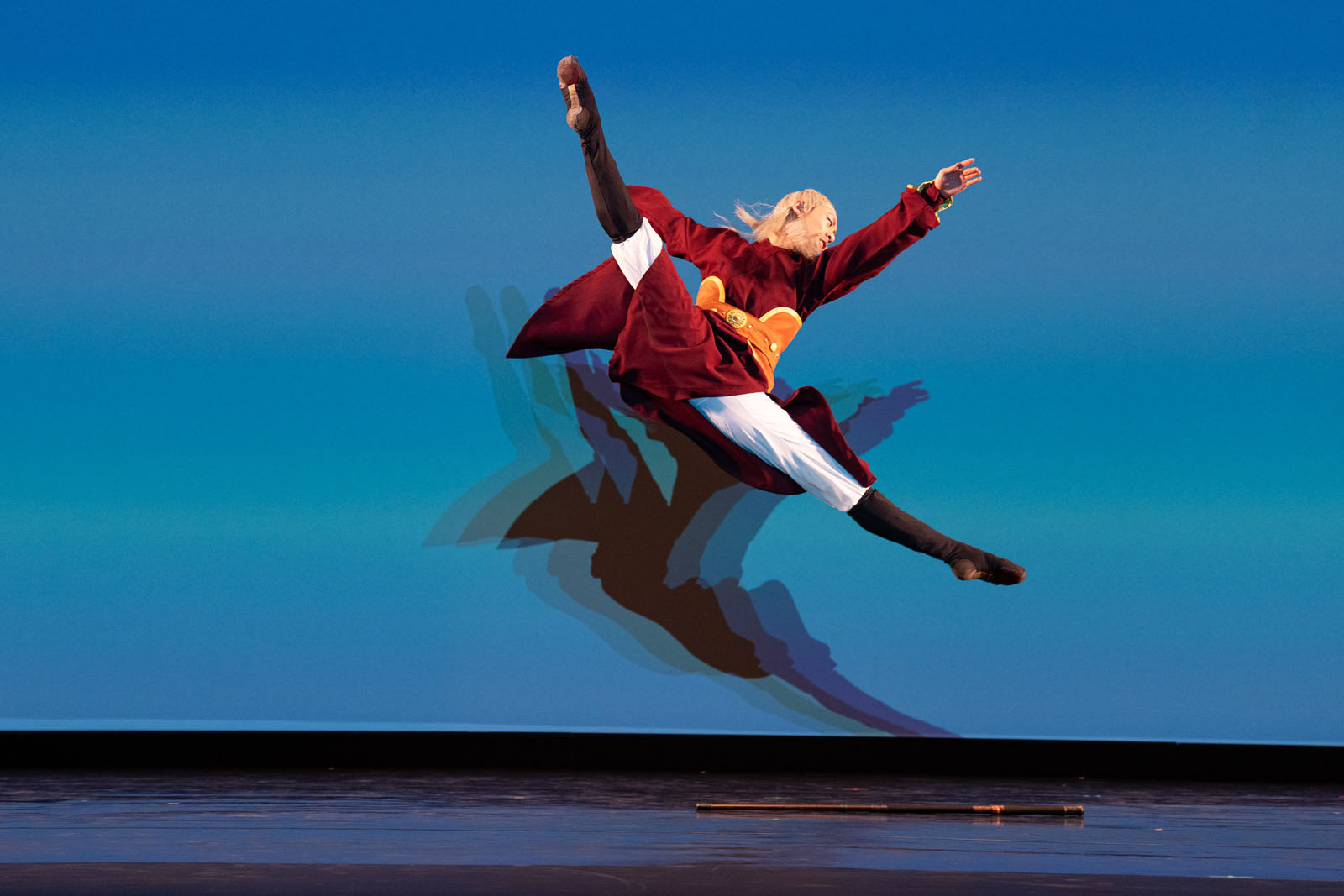 图6:九月十四日,第十一届新<span style='max-width:0px!important;margin-left:-4px;color:#eee!important;'>!</span>唐<span style='max-width:0px!important;margin-left:-4px;color:#eee!important;'>!</span>人<span style='max-width:0px!important;margin-left:-4px;color:#eee!important;'>:</span>全世界中国古典舞大赛决赛在美国纽约州Sugar Loaf表演艺术中心举行。图为青年男子组金奖获得者王雨熙表演舞蹈《老骥伏枥 志在千里》