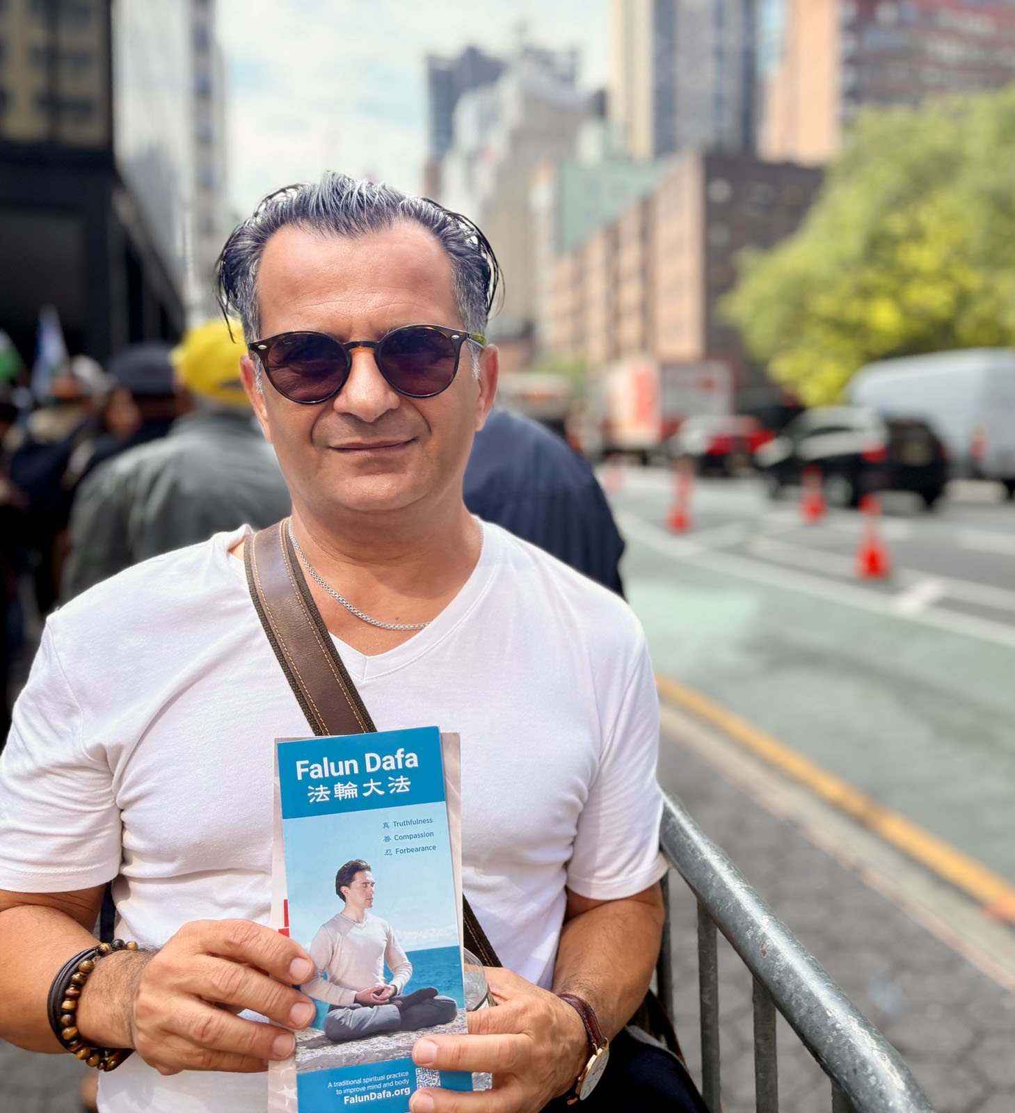 图9:来自挪威的沙赫罗赫・哈德米表示法轮功学员应在所有社交媒体告诉人们迫害真相。