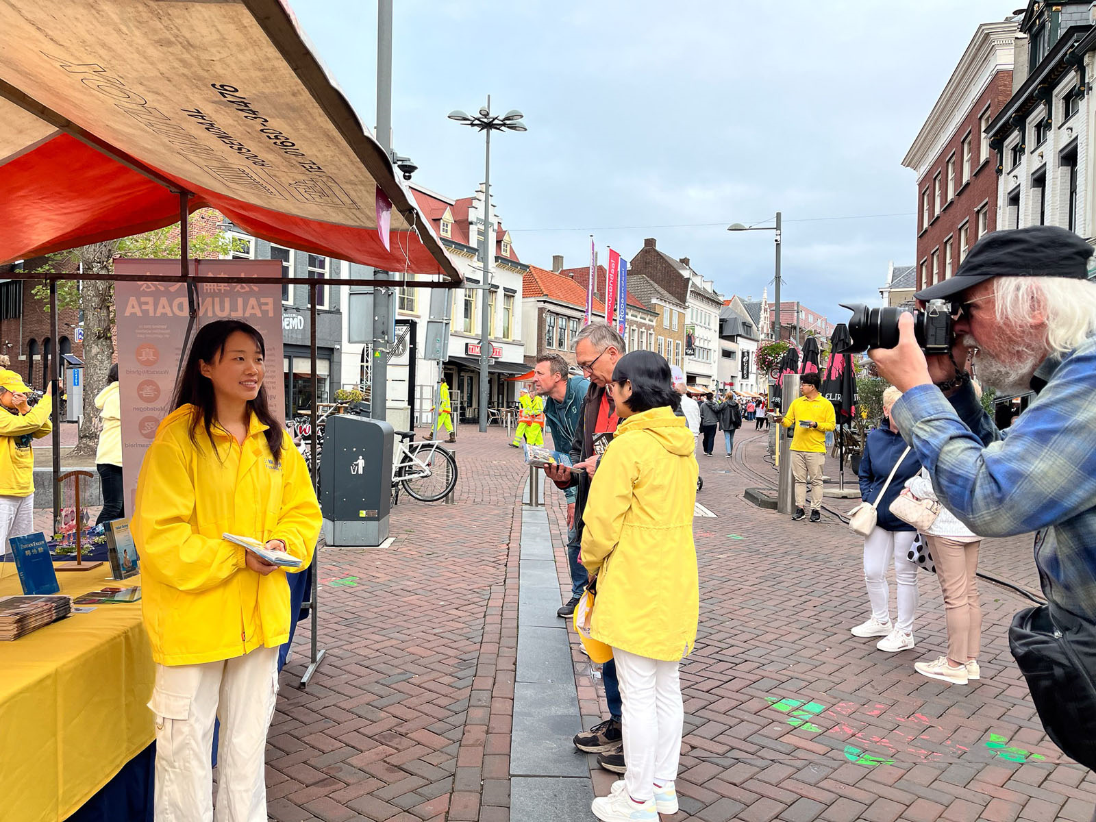 图1~5:二零二五年九月二十一日,法轮功学员参加“罗森达尔日”庆典活动