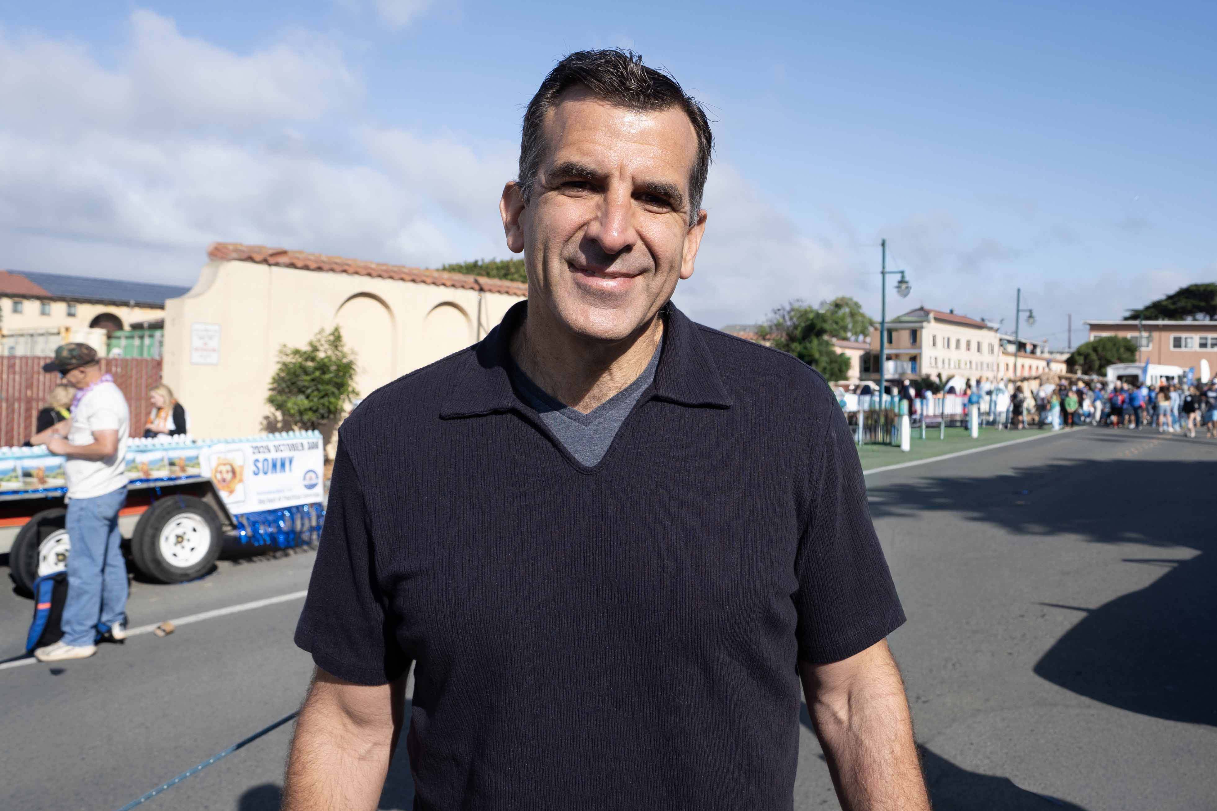 图5:加州国会众议员萨姆·利卡多表示,他知道法轮功在中国受到迫害,希望他们能获得自由。